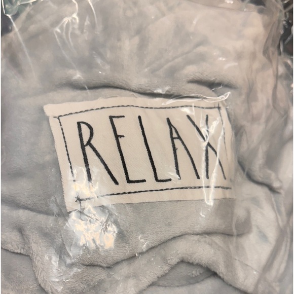 50” x 60” Gray “Relax” NIP SUPER SOFT THROW BLANKET - Picture 1 of 2